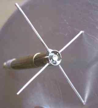../_images/antenna_split_sheath_balun_crossed_dipoles.jpg